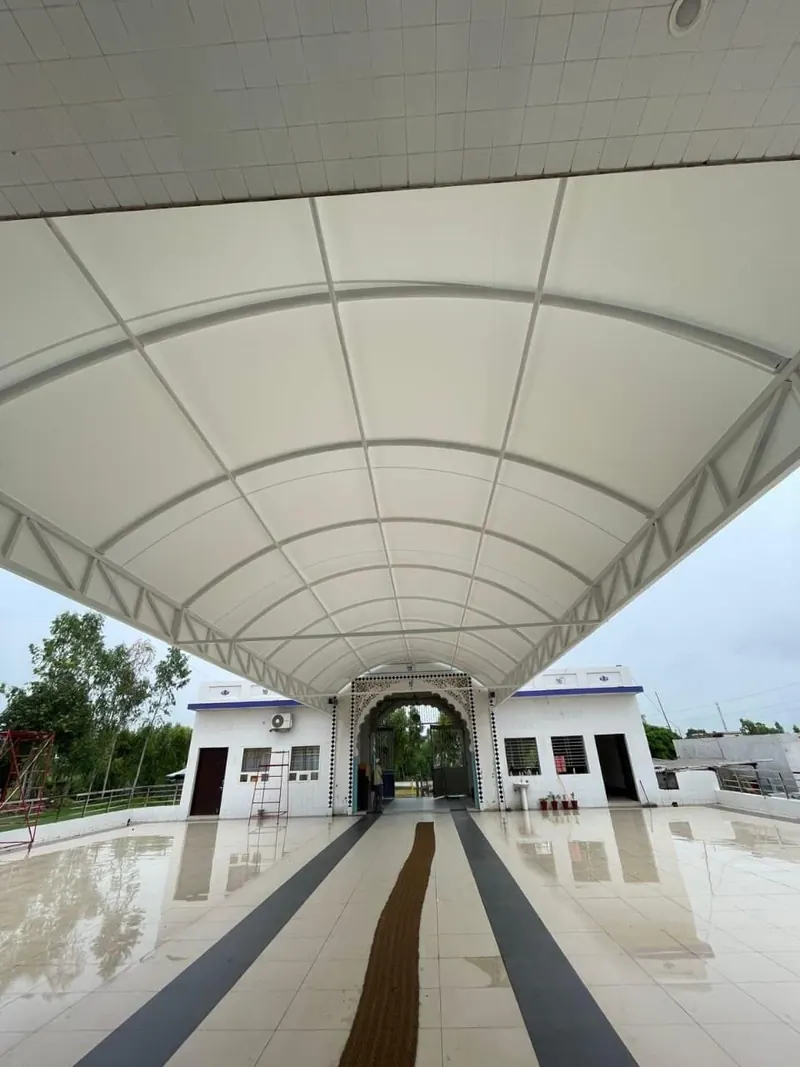Courtyard membrane corridor